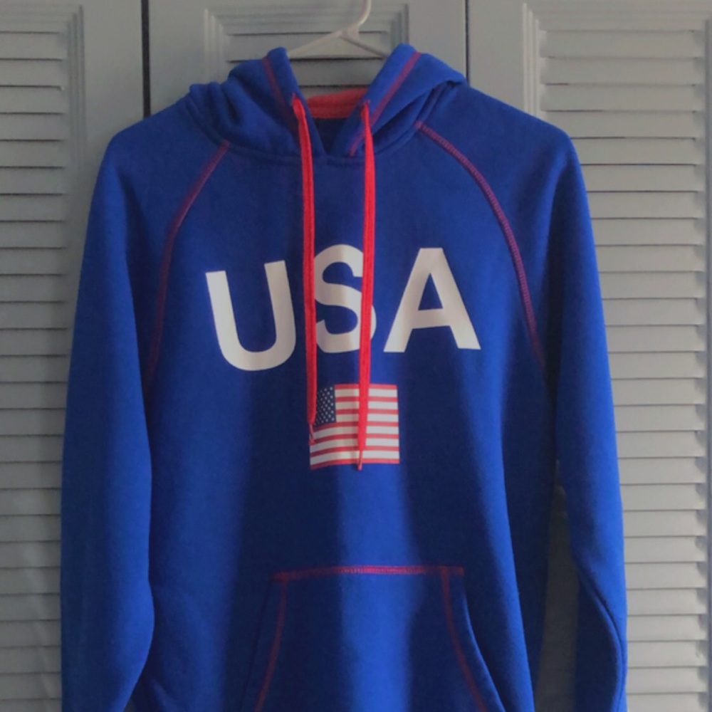 Super soft USA sweatshirt with hood (Adult Small)